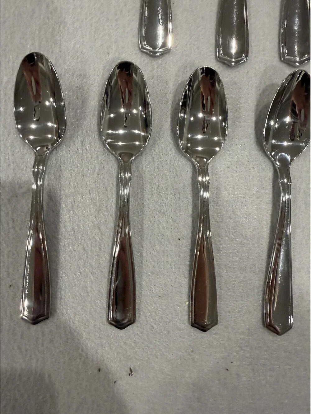 Oneida 18/10 Stainless Flatware Carolina Pattern 23 Pieces EUC